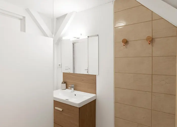 Montsejour - Climatise Netflix, Mezzanine Apartment *